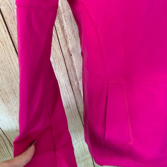 The North Face Large Pink LightWeight ZipUp Jacket - Picture 5 of 16